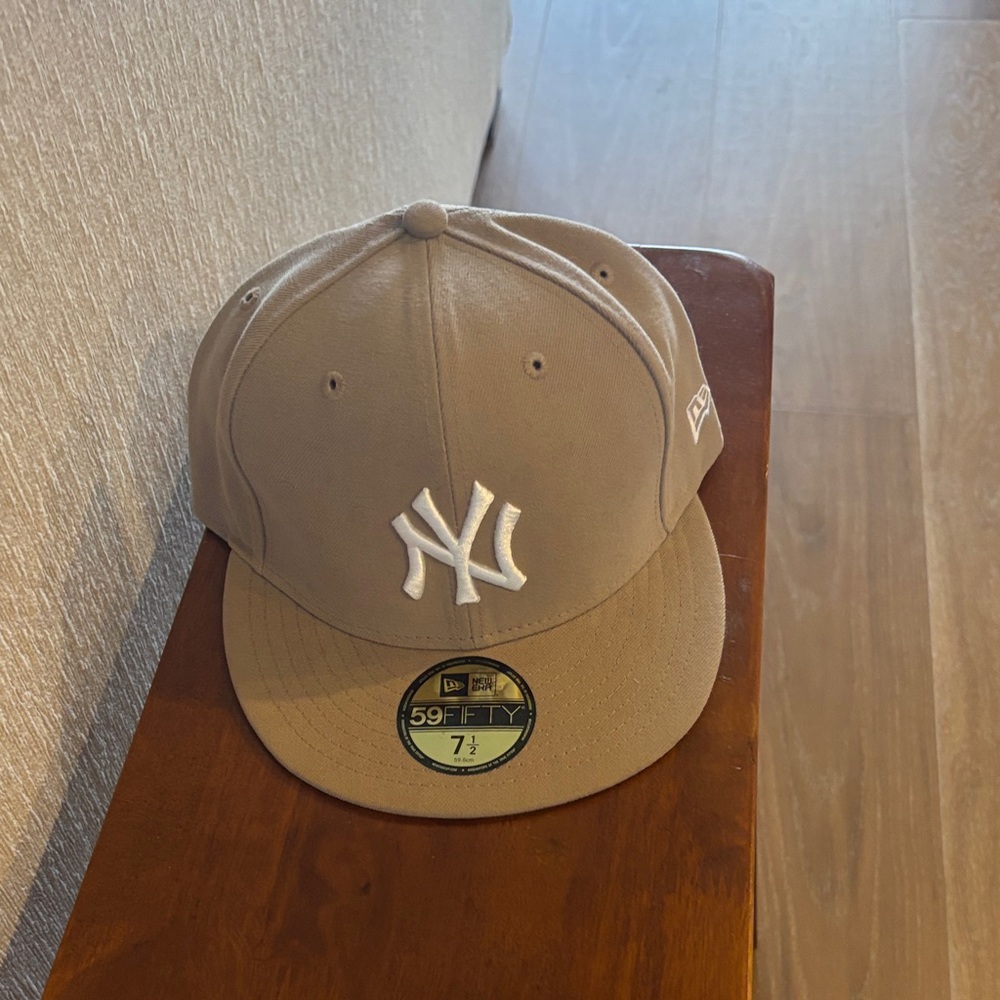 New Era 59Fifty Tan Fitted Cap with White New York Yankees Logo